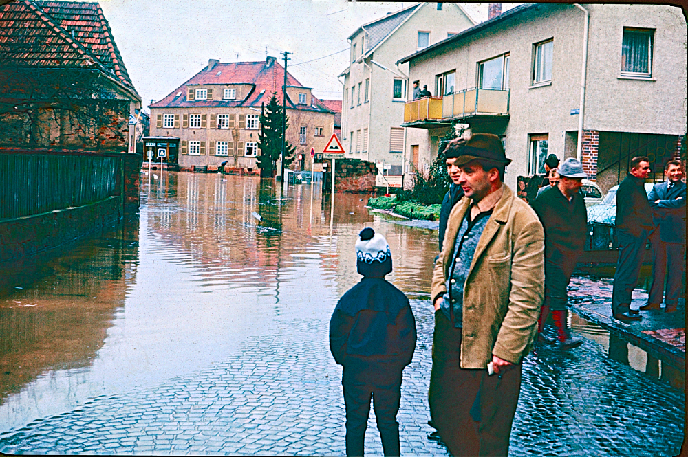 Hochwasser 196x - LKW des Bauhofs