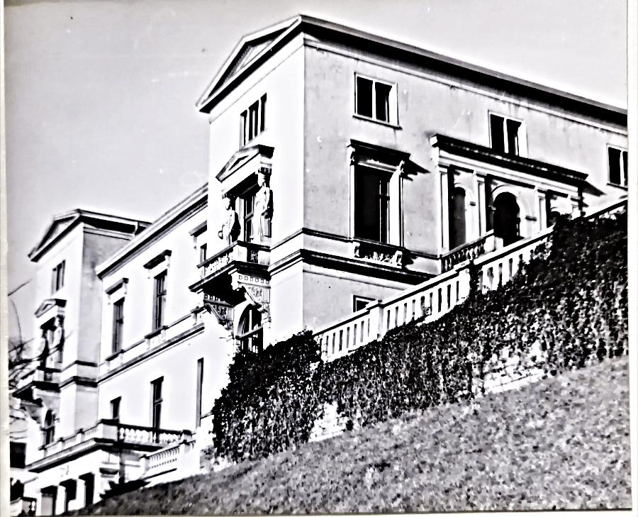 Weiße Villa
